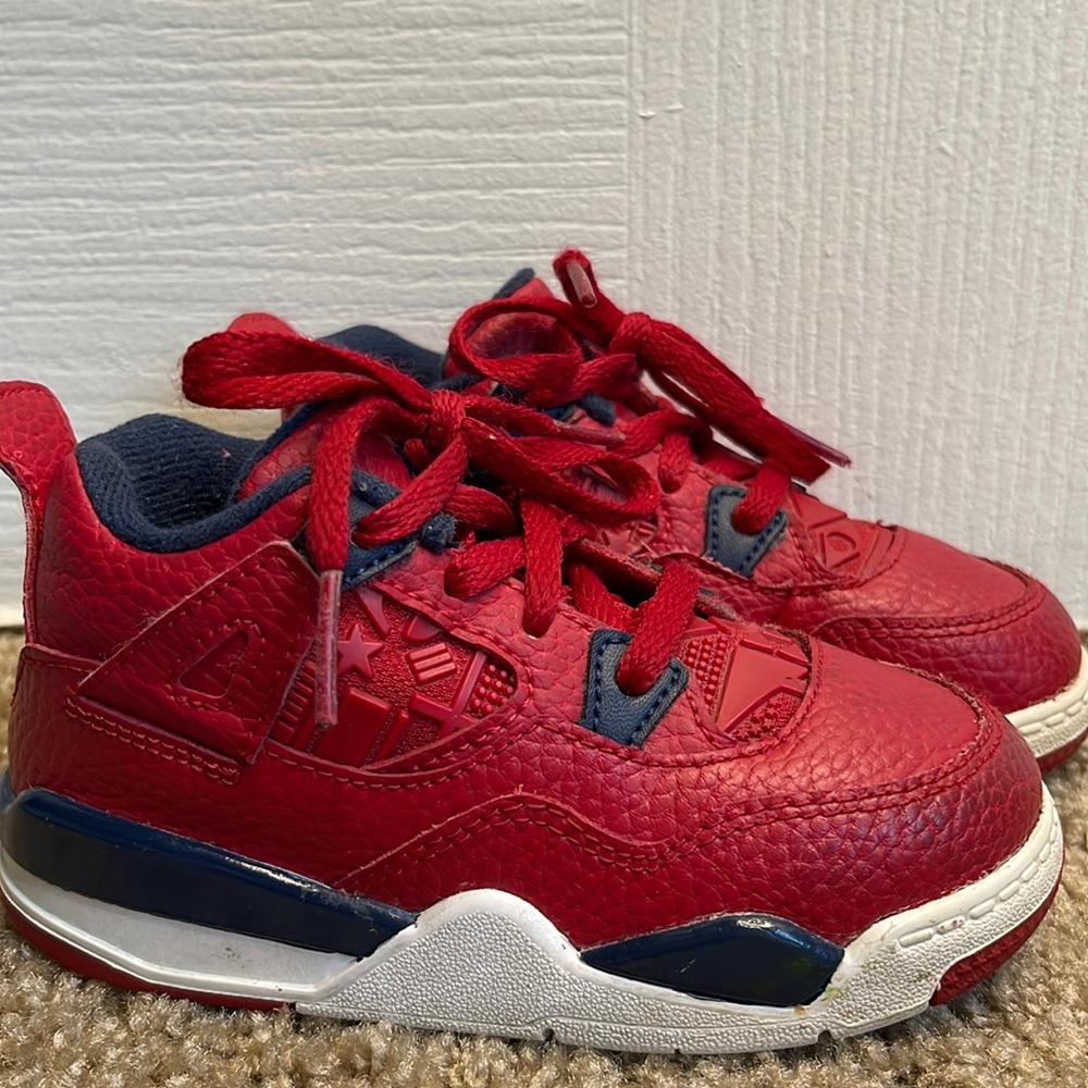 Kids Jordan Retro 4 Size 8C Good condition